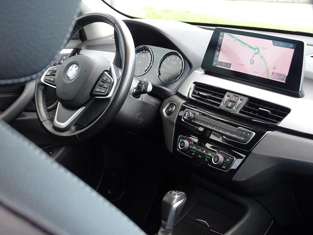 BMW X1 xDrive25e Exe. Pano.Dak Camera Elek.Stoelen ADA.LED Head-up HiFi Apple CarPlay Nav.Plus 17" LM Velgen
