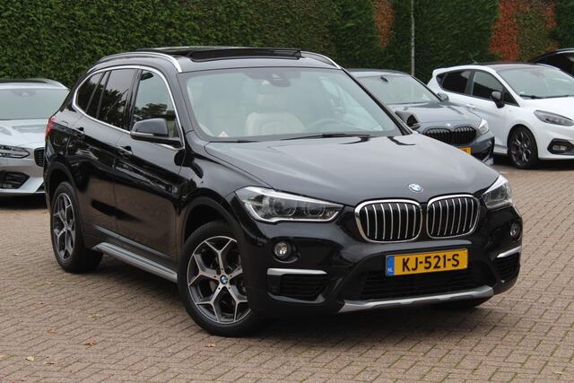 BMW X1 sDrive18i Centennial High Exe. / Panoramadak / Head-up / Leder / 18'' / Keyless / Navigatie / Sportstoelen / Stoelverwarming / Cruise Control