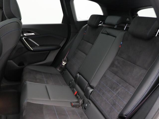 BMW X1 xDrive25e M Sportpakket Pro | Premium Pack | Stuurwielrand Verwarmd | Comfort Access | Trekhaak | Panoramadak | Driving Assistant | Parking Assistant | Harman Kardon | 19''