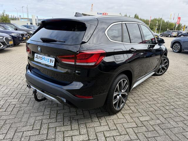 BMW X1 xDrive25e High Executive xLine Panoramadak Elek. Stoelverstelling Lederen Bekleding LED Trekhaak Keyless Entry Carplay Achteruitrijcamera 19 Inch Head-Up Display