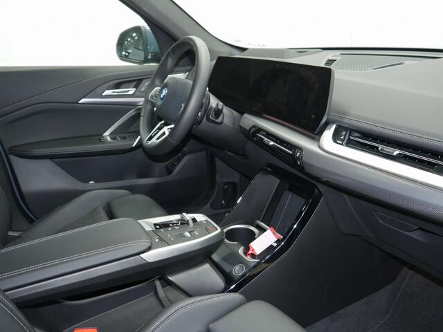 BMW X1 xDrive30e | M-Sport | Panorama | 20" | Trekhaak | 360 cam | Co Pilot | Stoelmassage