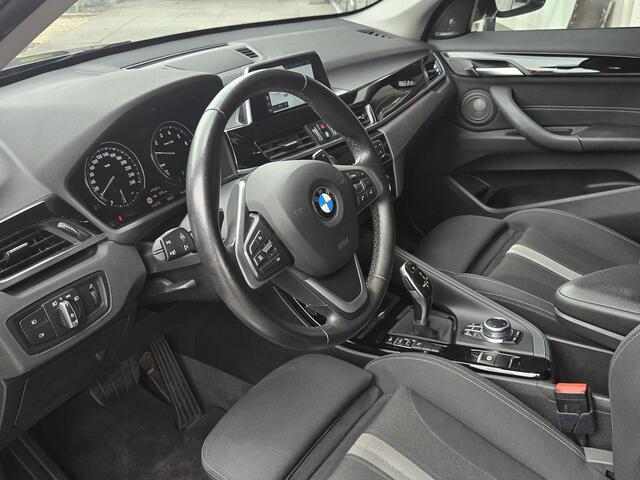 BMW X1 sDrive20i SPORTLINE | HARMAN KARDON | SPORTSTOELEN | TREKHAAK | STOELVERWARMING |