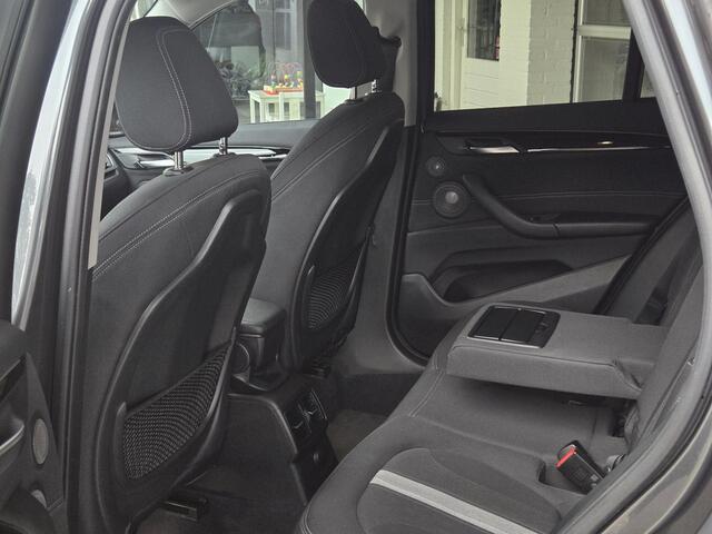 BMW X1 sDrive20i SPORTLINE | HARMAN KARDON | SPORTSTOELEN | TREKHAAK | STOELVERWARMING |
