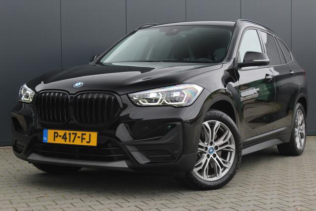 BMW X1 xDrive25e Business Edition Plus | Incl. 12 maanden garantie | Head-up display | Parkeersensoren | Verwarmde voorstoelen | Schuif/kantel dak | Climate control | Lichtmetalen velgen | Elektrische kofferklep | Cruise control | Bluetooth
