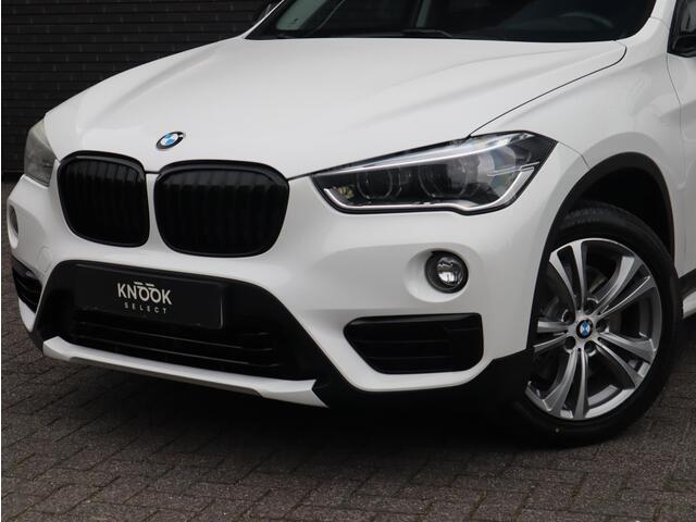 BMW X1 sDrive20i Centennial Executive Sportstoel / Trekhaak / Harman Kardon / LED