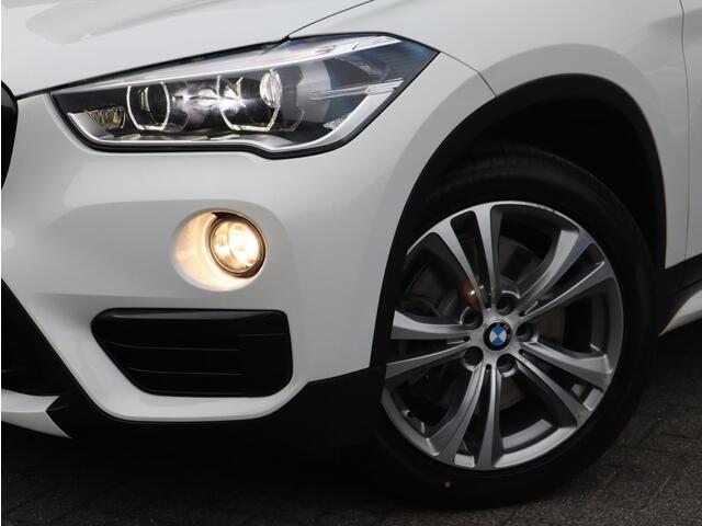 BMW X1 sDrive20i Centennial Executive Sportstoel / Trekhaak / Harman Kardon / LED