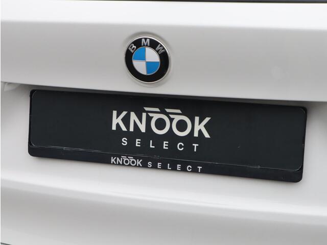 BMW X1 sDrive20i Centennial Executive Sportstoel / Trekhaak / Harman Kardon / LED