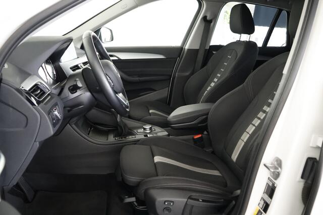 BMW X1 xDrive25e / LED / Navi / DAB / Camera / Bluetooth