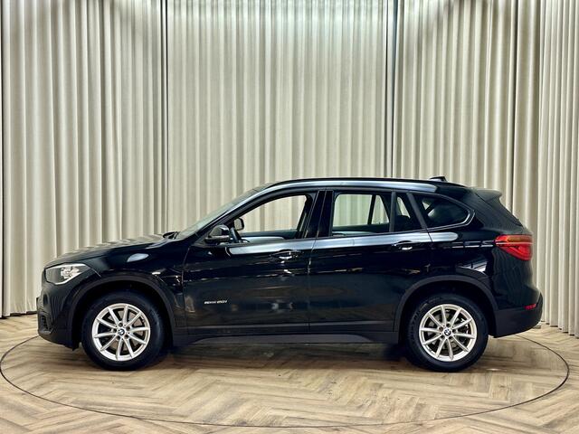 BMW X1 sDrive20i *192PK* Stoelverwarming / Navigatie / PDC / Bluetooth / 17"LMV