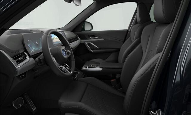 BMW X1 xDrive25e M Sport - Panoramadak - Parking/Driving Assistant Plus - Head up - Elektrisch verstelbare/verwarmde stoelen - Sportstoelen - Getinte Ruiten - Comfort Access - Grootlichtassistent -