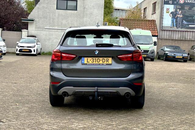 BMW X1 xDrive20i Executive 192pk | afneembare trekhaak | 2.000kg trekgewicht