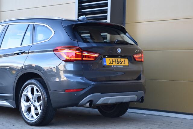 BMW X1 sDrive20i Centennial Executive * Sportstoelen * LED * Lichtpakket * Dealeronderhouden *