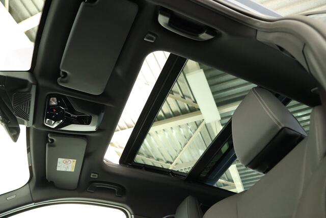 BMW X1 xDrive30e M-Sport / Opendak / Harmankardon / HUD / ACC