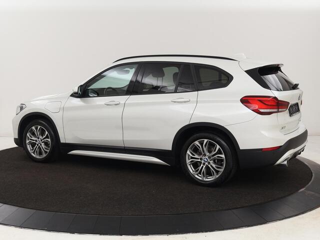 BMW X1 xDrive25e Sport Line | Stoelverwarming | Camera | Full LED | Sportstoelen | Keyless | Navigatie | Climate control | Parkeerhulp | Cruise control | DAB | Bluetooth