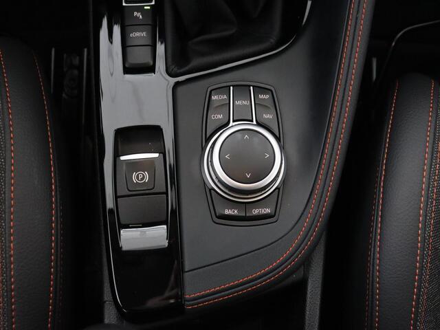 BMW X1 xDrive25e Sport Line | Stoelverwarming | Camera | Full LED | Sportstoelen | Keyless | Navigatie | Climate control | Parkeerhulp | Cruise control | DAB | Bluetooth