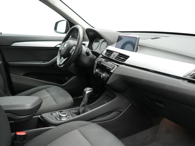 BMW X1 xDrive25e Executive Plug In Hybrid 222pk Dealer O.H PHEV | Trekhaak Afneembaar | Panodak | Adaptive Cruise | Stoelen Memory & Verwarmd | Harman & Kardon | Apple Carplay | LED Koplampen |