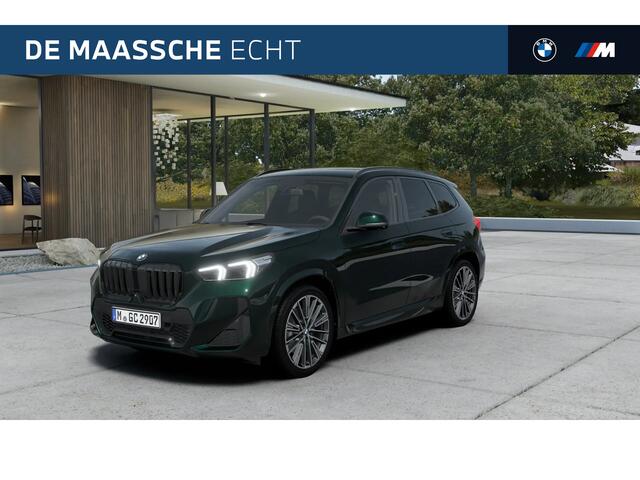 BMW X1 xDrive25e M Sport Automaat / Panoramadak / Trekhaak / Sportstoelen / Achteruitrijcamera / Comfort Access / Adaptieve LED / M Adaptief onderstel / Stuurverwarming