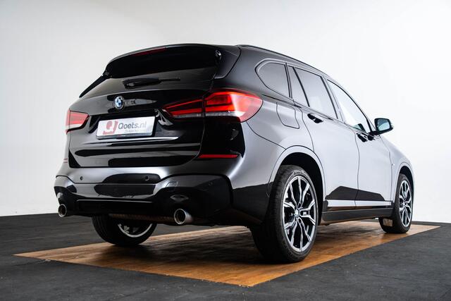 BMW X1 xDrive20i High Executive M Sport - Panoramadak - Parking/Driving assistant - Cruise control - Comfort Access - Head up - Elektrisch verwarmde voorstoelen - Hifi - Armsteun voor - Getinte Ruiten -
