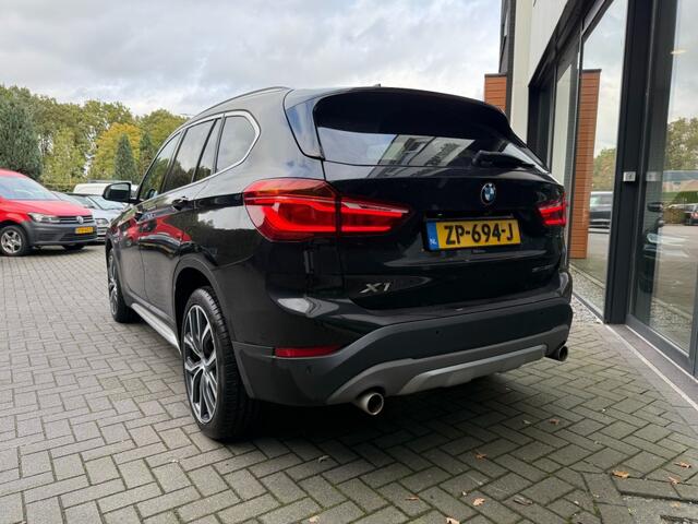 BMW X1 sDrive20i 192pk High Exe,Pano,LED,Sportleer,HUD,NaviPro,Stoelverw,Clima,Cruise,Camera