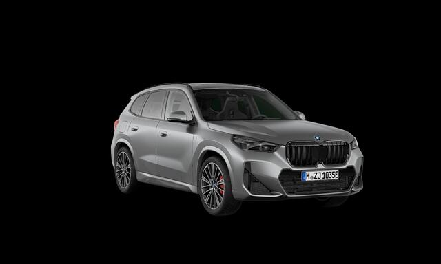 BMW X1 xDrive30e M Sport Pro, M stoelen, pano, tr.haak, H/K, 20", HUD, ACC, keyless, privacy