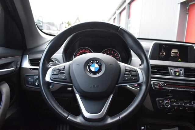 BMW X1 sDrive18i Centennial High Executive AUT. Sportstoelen, Leder, Cruise, PDC, Stoelverwarming