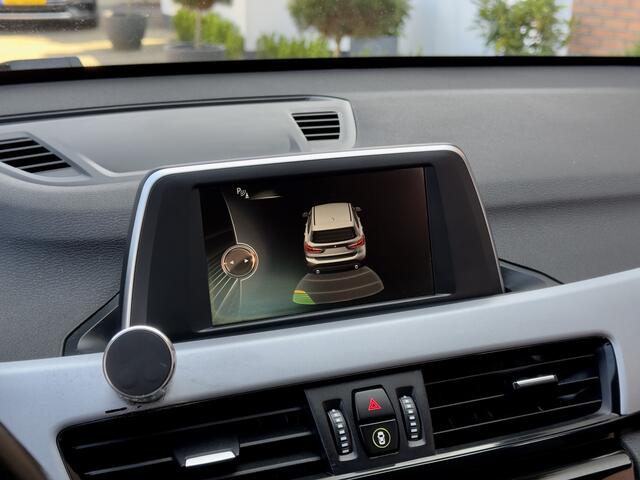 BMW X1 sDrive16d CORPORATE ESSENTIAL LEDER NAVI AIRCO PARK-ASSIST 19 INCH-M.VELGEN LED PDC