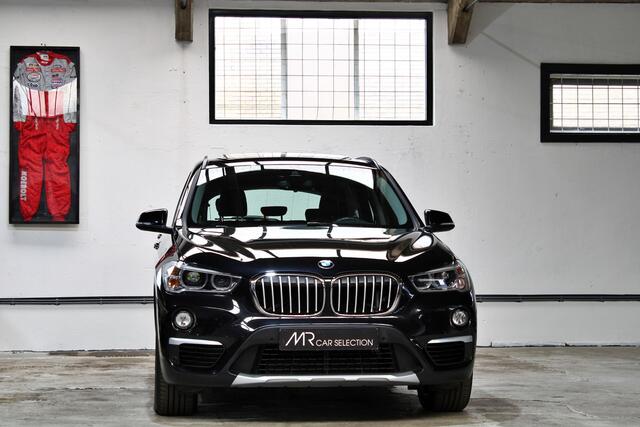 BMW X1 sDrive20i Orange Edition III | Panoramadak | Leder | Head-Up | Trekhaak | NL auto|