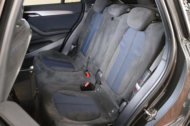 BMW X1 sDrive20i High Executive, M-sport, Panoramadak, HUD, Camera, H&K, Memory, Keyless