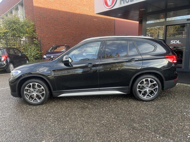 BMW X1 xDrive25e High Executive X-Line // FULL LED // KEYLESS // ELEK. ACHTERKLEP // HALF LEDER // NAVI+APPLE CARPLAY // STOELVERWARMING //