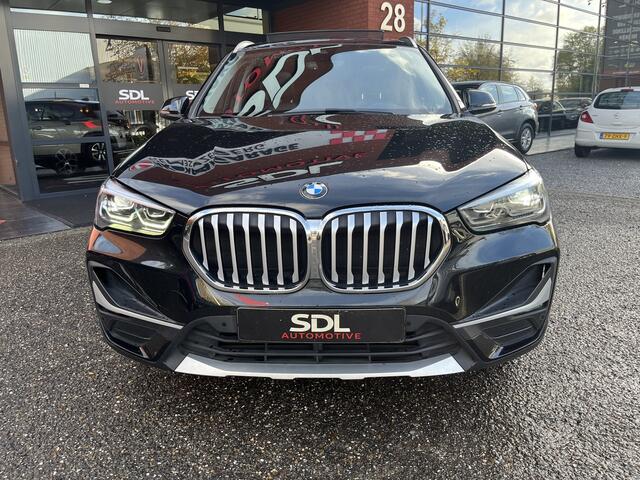 BMW X1 xDrive25e High Executive X-Line // FULL LED // KEYLESS // ELEK. ACHTERKLEP // HALF LEDER // NAVI+APPLE CARPLAY // STOELVERWARMING //