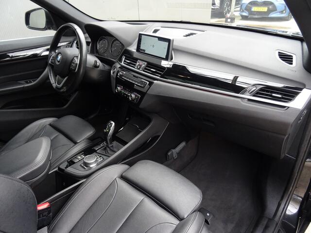 BMW X1 sDrive20i Orange Edition III * PANORAMADAK * HEAD-UP * DEALER ONDERH. !!