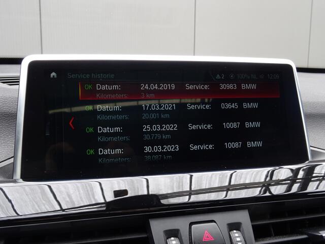 BMW X1 sDrive20i Orange Edition III * PANORAMADAK * HEAD-UP * DEALER ONDERH. !!