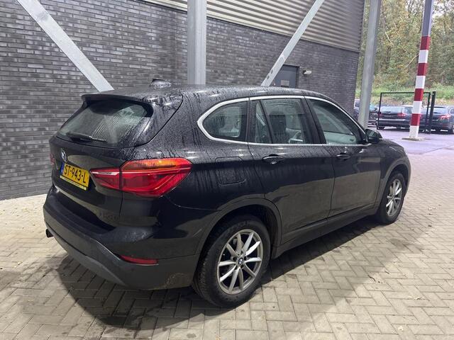 BMW X1 sDrive18i Centennial High Executive | Automaat | Panoramadak | PDC V+A | 17 Inch