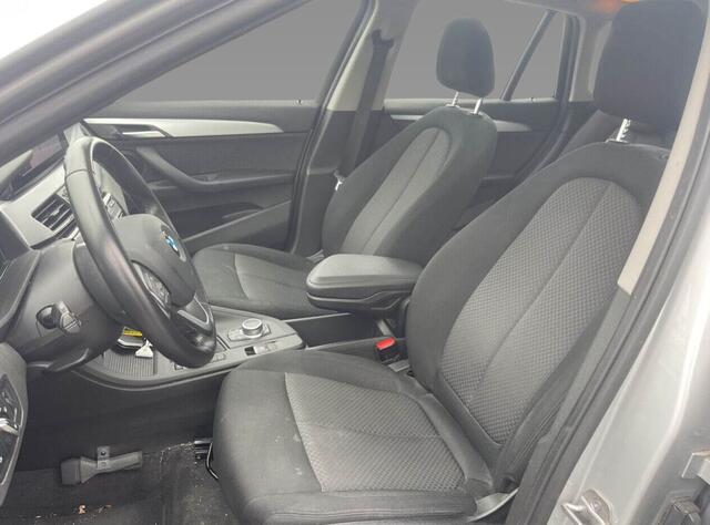 BMW X1 sDrive20i Business Edition (179PK) 1e-Eig. & -Onderh. Trekhaak. BOVAG-Garantie. NL-Auto.