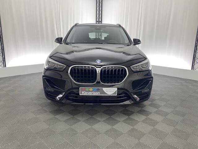 BMW X1 xDrive25e Sport Line Plus | Navigatie | Parkeerassistent | Sportstoelen | LED