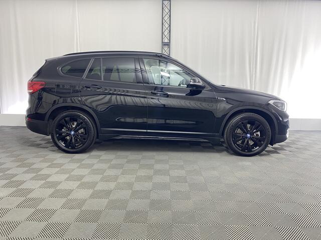 BMW X1 xDrive25e Sport Line Plus | Navigatie | Parkeerassistent | Sportstoelen | LED