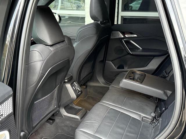 BMW X1 xDrive23i M SPORT | PANORAMADAK | TREKHAAK | HARMAN KARDON | DRIVING PROFF. | MEMORY SEATS |