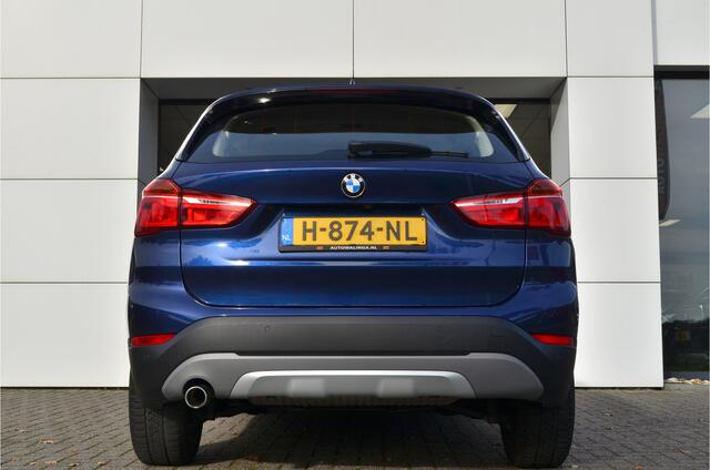 BMW X1 sDrive18i High Executive Achteruitrij camera Head up Display Elek.Verst. Stoelen. Leer Stoelverw. Trekgewicht 1700kg