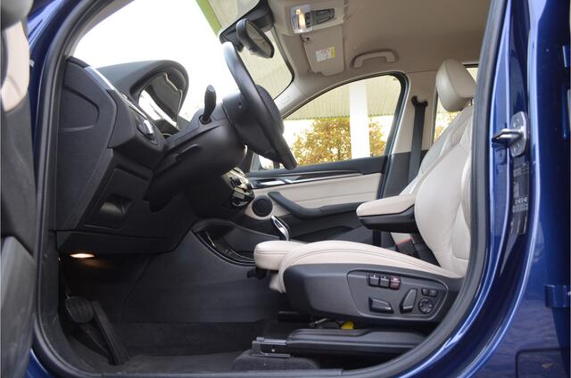 BMW X1 sDrive18i High Executive Achteruitrij camera Head up Display Elek.Verst. Stoelen. Leer Stoelverw. Trekgewicht 1700kg