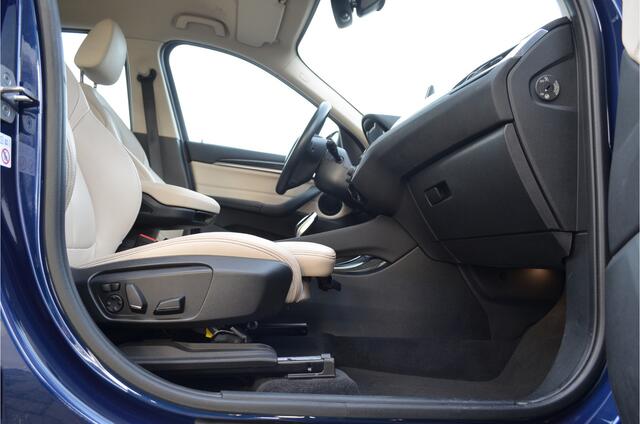 BMW X1 sDrive18i High Executive Achteruitrij camera Head up Display Elek.Verst. Stoelen. Leer Stoelverw. Trekgewicht 1700kg