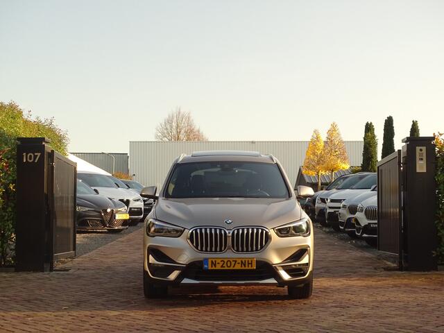 BMW X1 sDrive20i X-Line | Zwarte hemel | Pano | M-Sport stuur | Camera | Leer | Gr.NAV | Stoelverw.