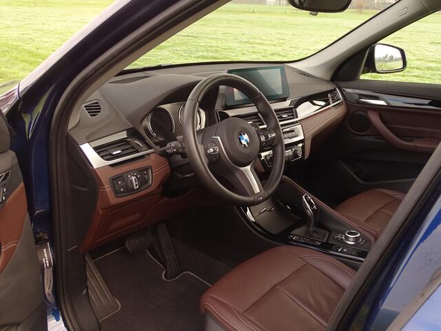 BMW X1 xDrive25i | 4WD | Gr.Navi | Head-Up | Trekhaak 13P | Leer | ST.Verw | Elek.Stoelen | Key-less | Fulloptions
