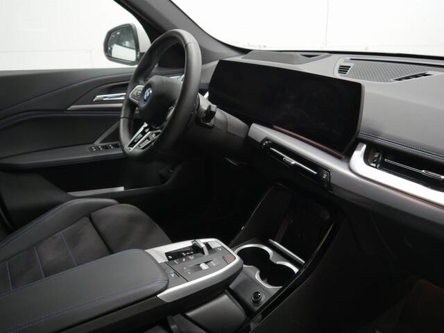 BMW X1 xDrive25e M-Sport | Trekhaak | Head-Up | Actief zetels | CoPilot | Harman Kardon