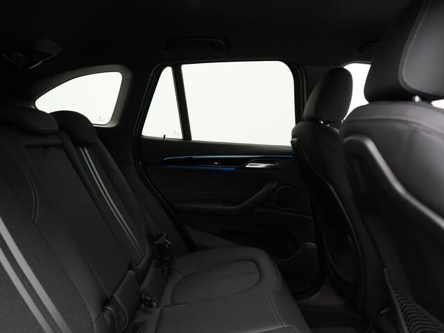 BMW X1 xDrive25e Sportline Plug In Hybrid 221pk Dealer O.H. PHEV | Trekhaak | Camera | Sfeerverlichting | Keyless | Sportstoelen Verwarmd | LED Koplampen | Cruise Control | Navigatie | DAB |