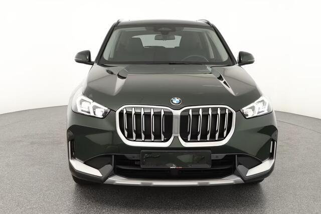 BMW X1 sDrive18iA xLine ** ADAPT. LED, LEDER, PANORAMA, TREKH, ADAPT. CRUISE, ACT. SPORTST ** 1e EIG - Ex BMW-AG - UNFALLFREI ** ** INFORMEER OOK NAAR ONZE AANTREKKELIJKE FINANCIAL-LEASE TARIEVEN **