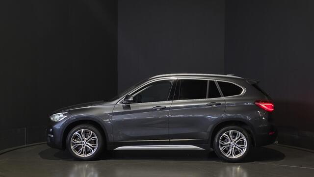 BMW X1 xDrive20i Executive | Panorama | Hud | Sfeer | Camera