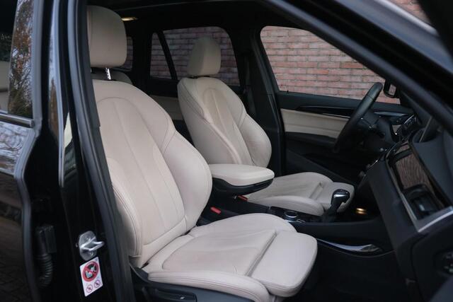 BMW X1 sDrive20i 192pk Aut. High Executive | M Sport | Navi | Climate | Panoramadak | Head-up Display | Elektrische Achterklep | Stoelverwarming | PDC | Trekhaak