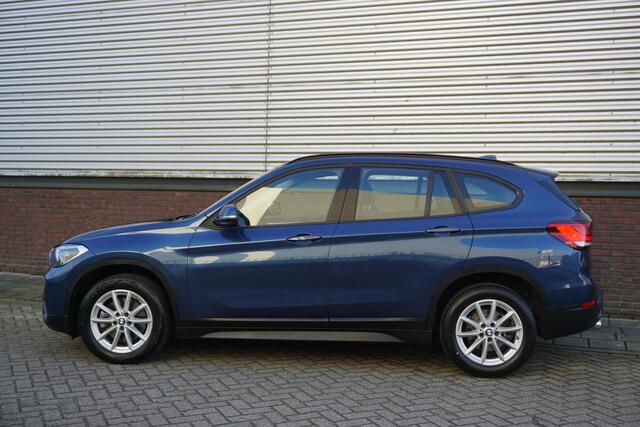 BMW X1 sDrive20i Executive Edition/Head-Up/Sportstoelen/ LED/Trekhaak.