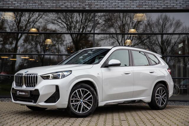 BMW X1 sDrive18i M-Sport , Achteruitrijcamera, Draadloze lader, Sfeerverlichting,