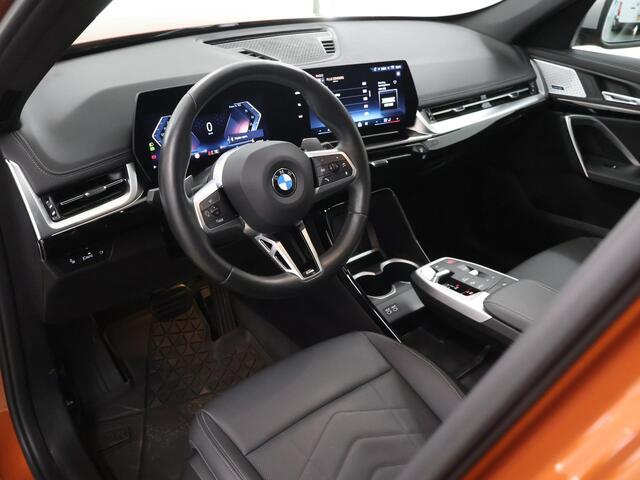 BMW X1 sDrive18i | X-Line | Panoramadak | Sportstoelen | Curved Display | Camera | DAB | Apple CarPlay/Android Auto | Ele. verstelbare stoel + Geheugen | Harman/Kardon | Ele.kofferdeksel | Rijassistent Systeem |